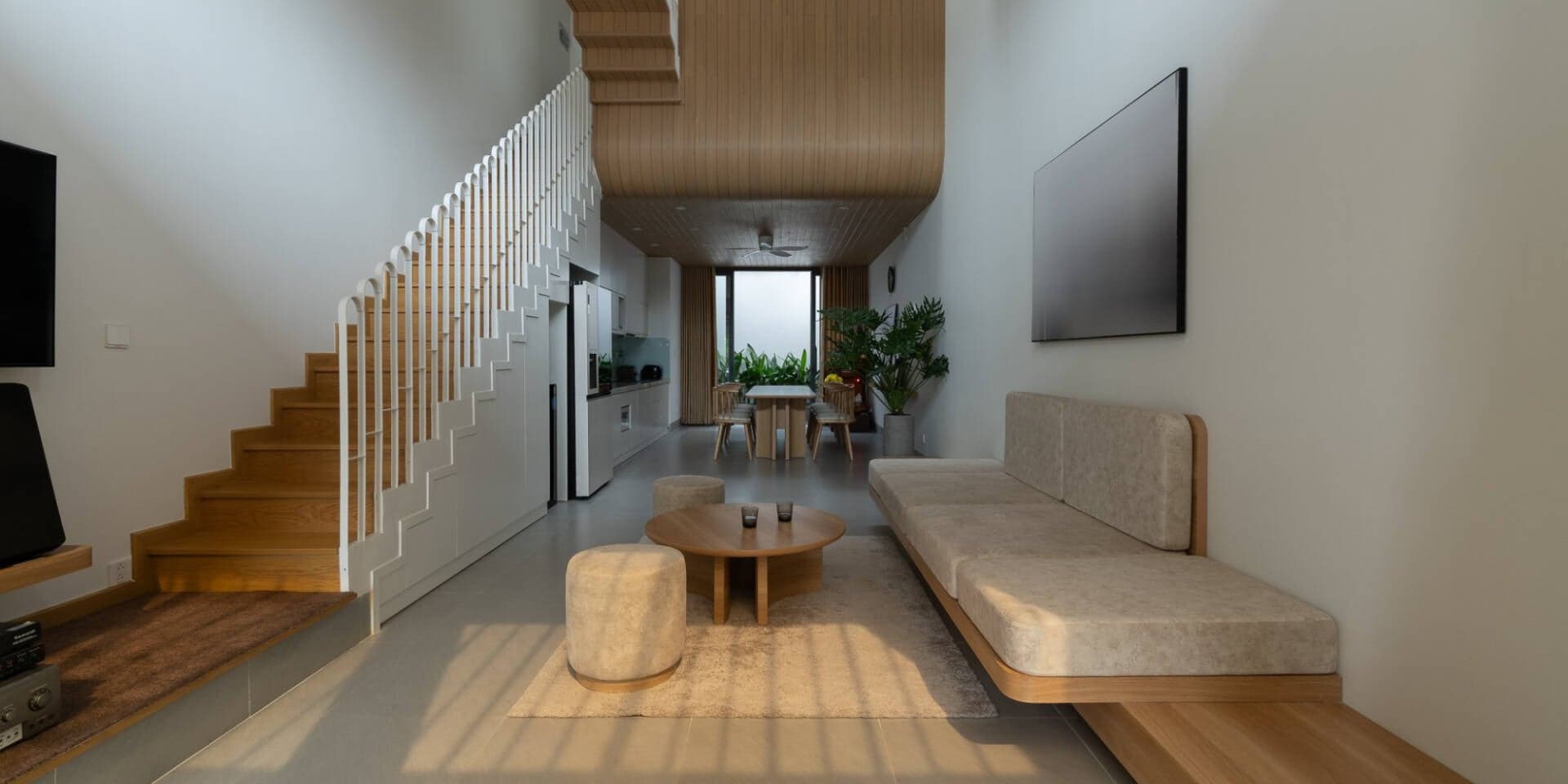 Nam House - Nhà ống 4,5x18m ở Đồng Nai mở ra mảng xanh, kết nối không gian bằng trần cong