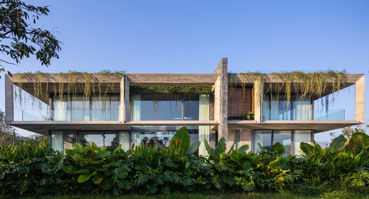 Biệt thự nghỉ dưỡng Dora Villa thiết kế bê tông thô bền vững với không gian sống ngập ánh sáng tự nhiên