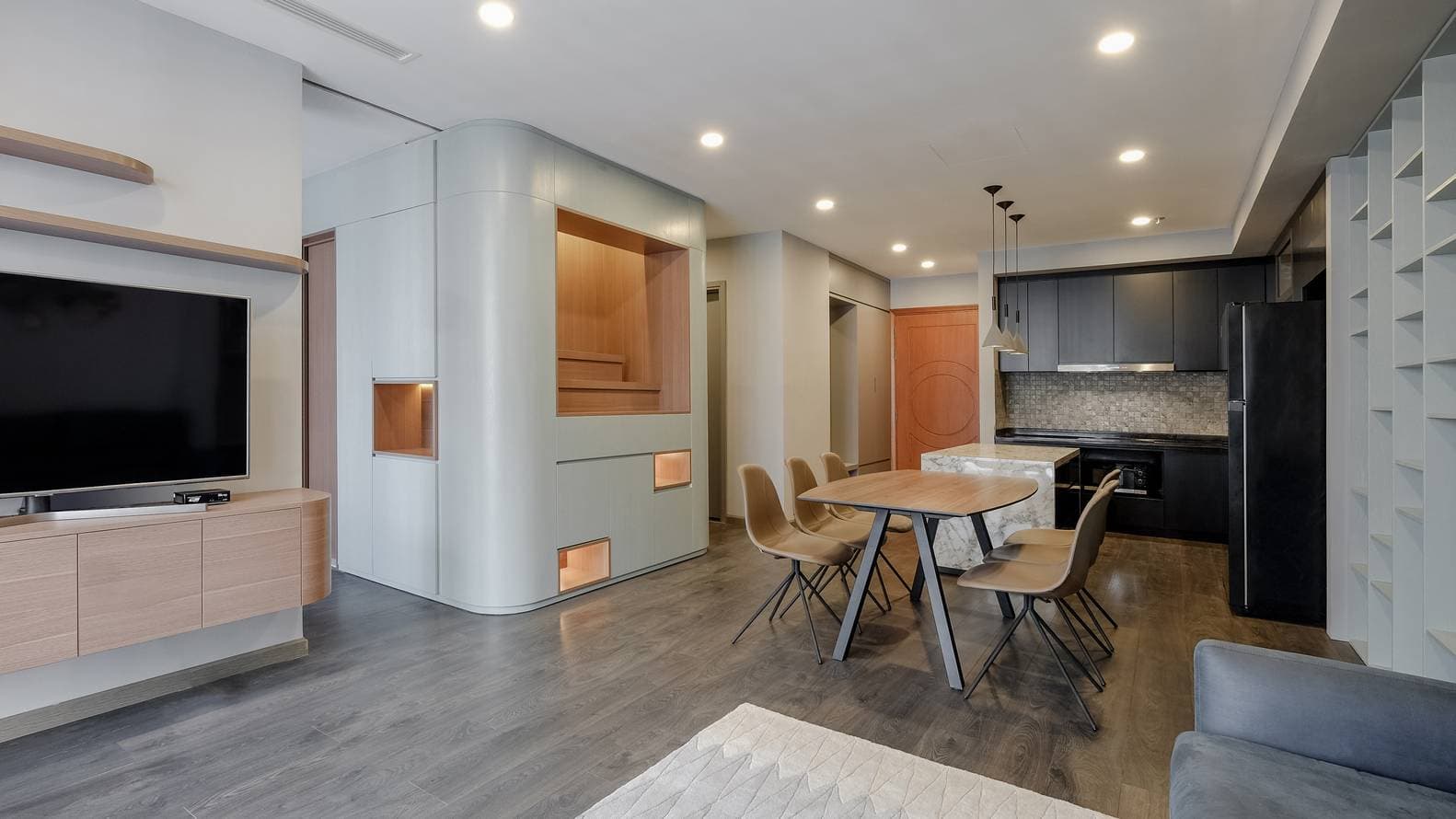 P02 Apartment - Căn hộ của gia đình 4 người ở Hà Nội được cải tạo bằng cách thêm một hệ tủ âm tường gắn kết mọi không gian