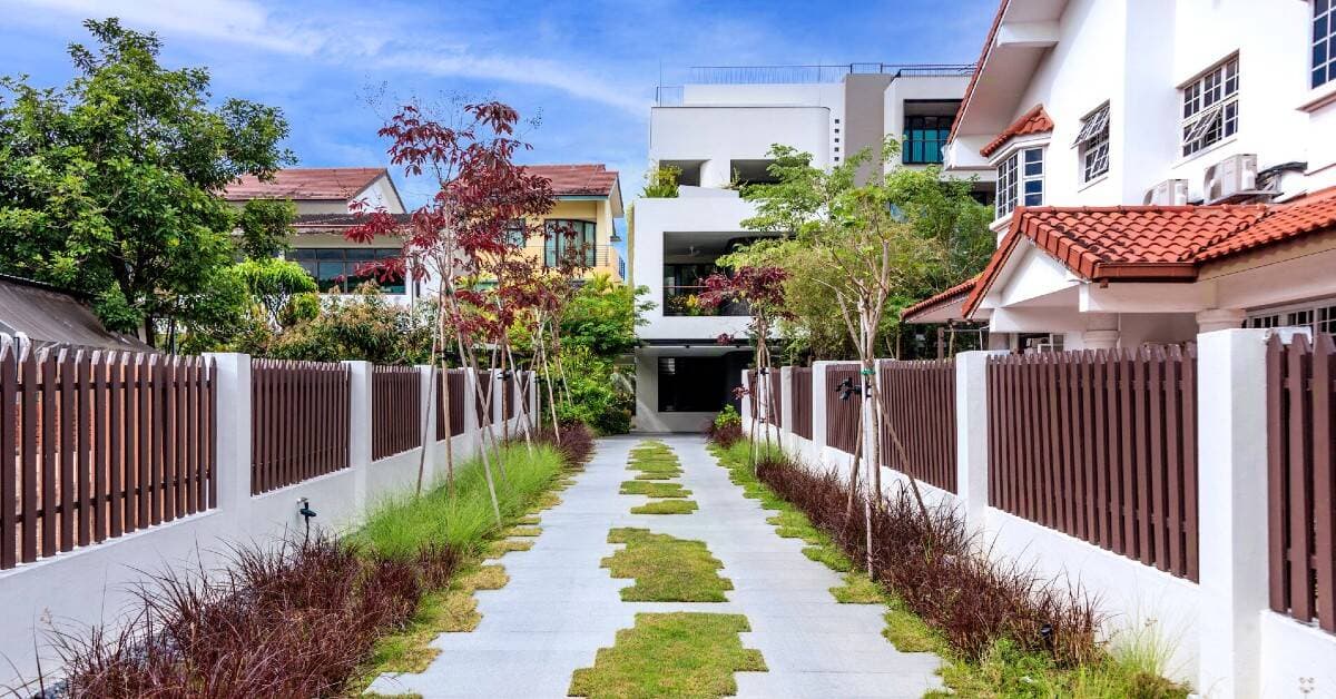Nhà 4 tầng “ẩn mình” trong ngõ sâu, sở hữu sân vườn và không gian sống đậm chất nghỉ dưỡng