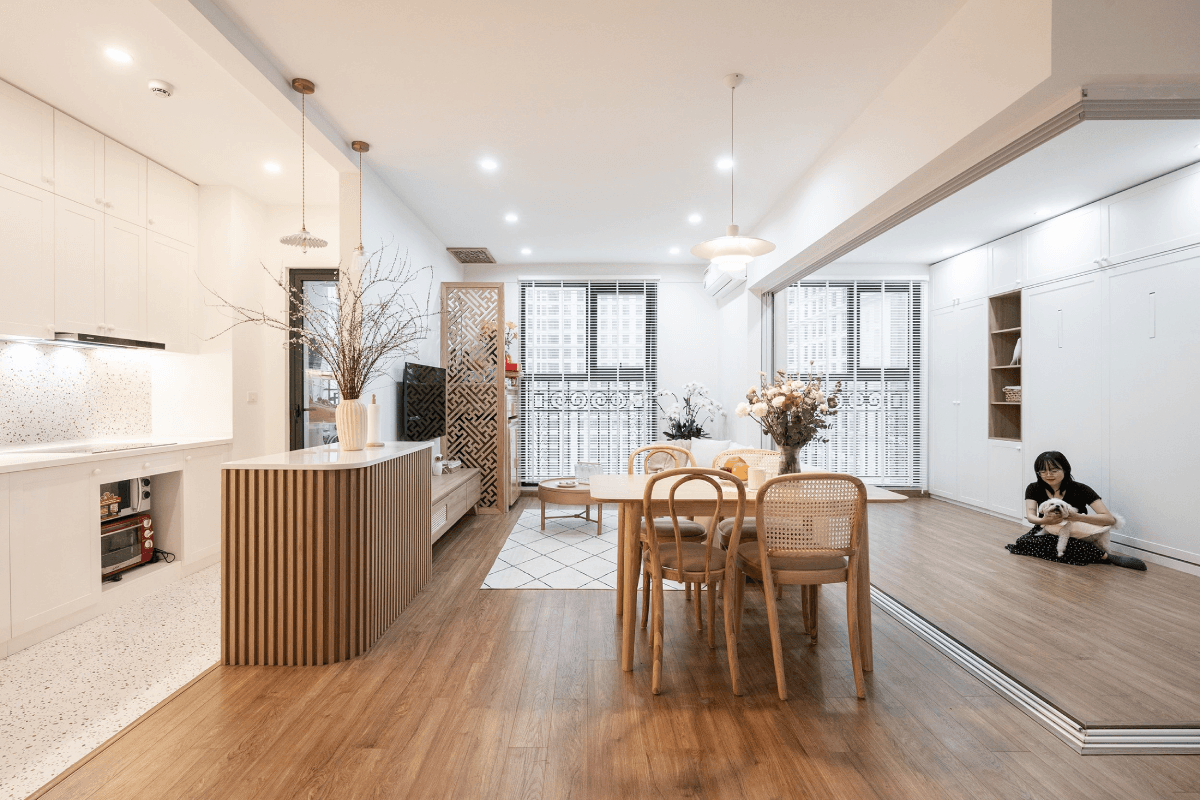 Căn hộ 95m2 hoàn thiện với chi phí 380 triệu đồng, phá bỏ 2 vách ngăn để tối ưu không gian