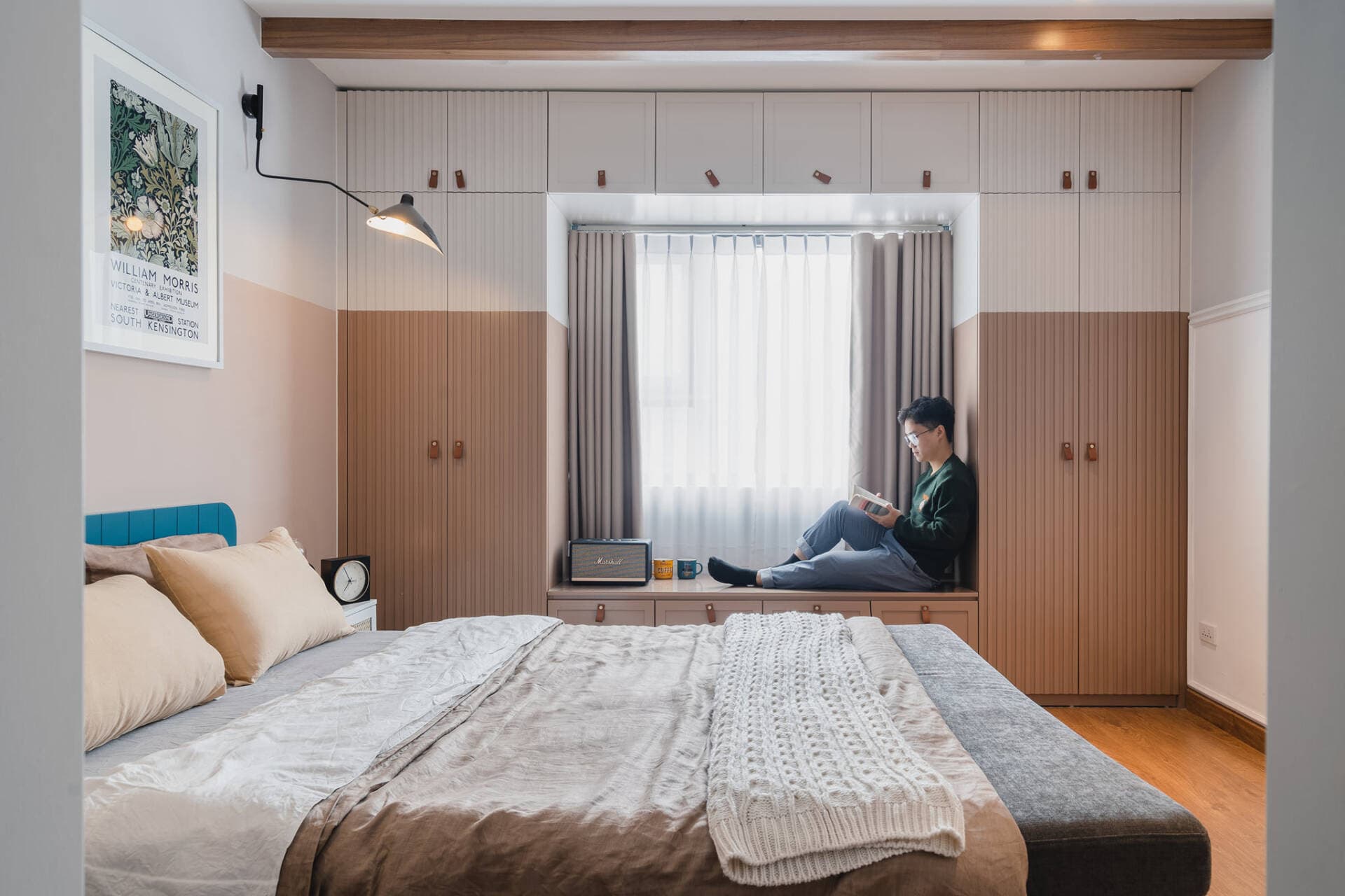 Thiết kế chỗ ngồi bên cửa sổ nên xây tường 40cm hay đóng ghế?
