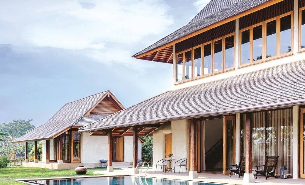 Dành hơn 2 năm để hoàn thiện nhà ở quê làm bằng vật liệu đất sét và gỗ