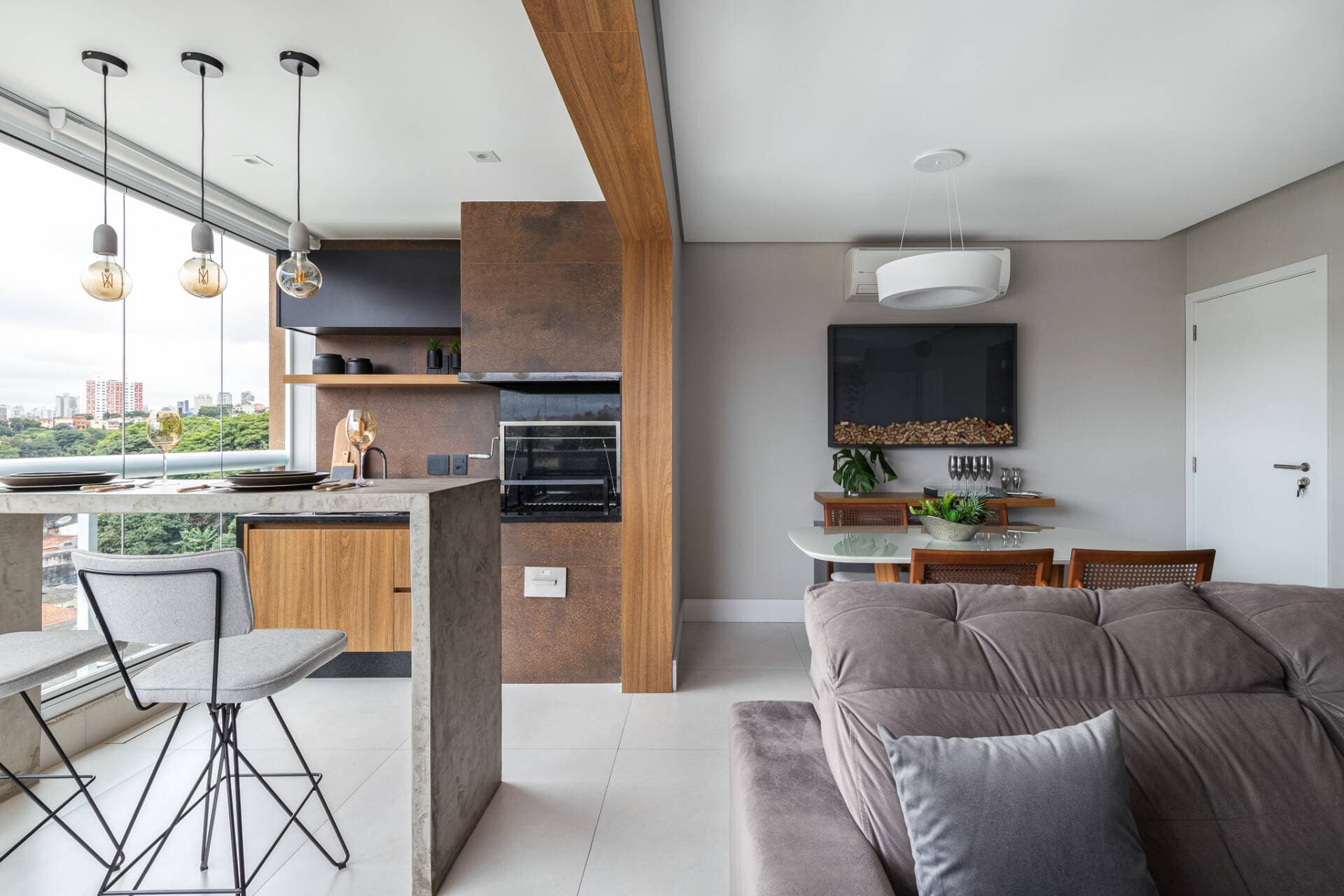 Căn hộ 80m2 tiện nghi như nhà mặt đất, ấn tượng nhất là khu vực ban công xử lý tài tình