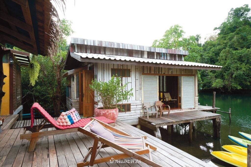 Nhà gỗ nằm bên bờ sông yên ả, gia chủ mãn nguyện khi được sống giữa thiên nhiên