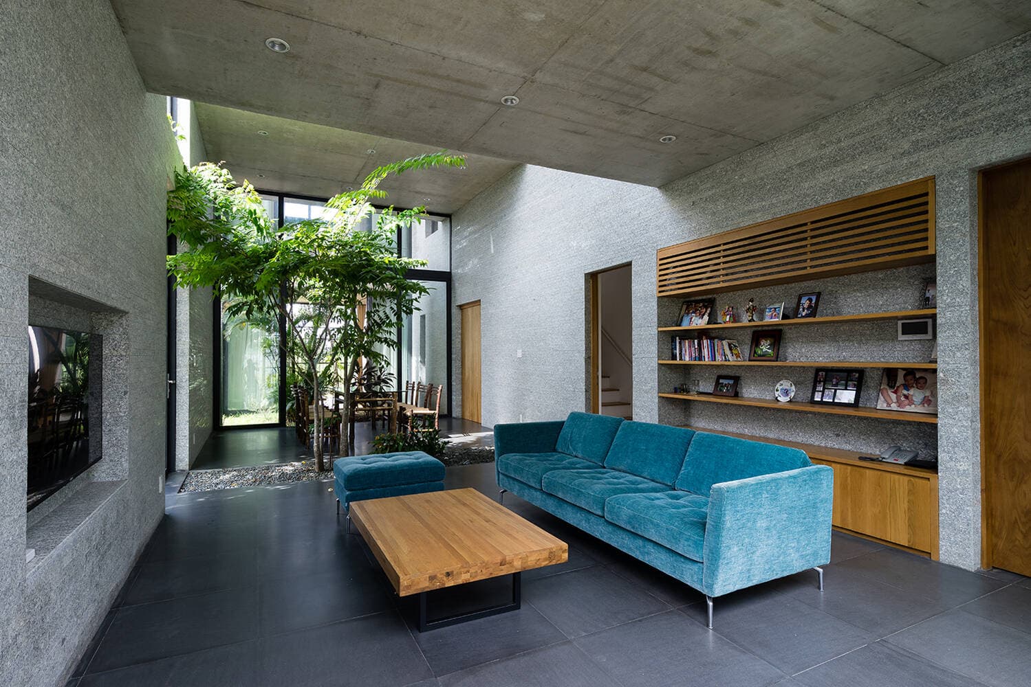 Bình House mát từ ngoài vào trong nhờ đan xen cây xanh đúng chỗ