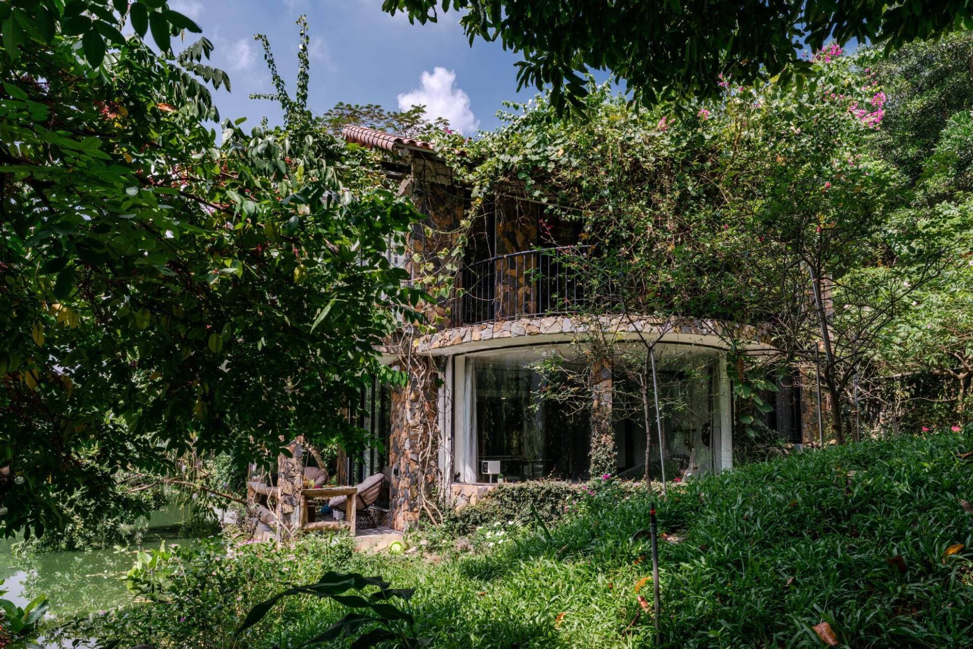 The Kat Retreat - Nhà ngoại ô Hà Nội bình yên bên hồ