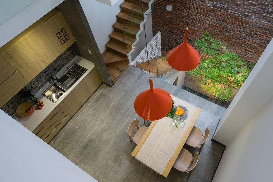 Nhà ống 4.45x11.8m có cách chia không gian theo chiều đứng đáng học tập, giải quyết vấn đề quen thuộc của nhà ở đô thị