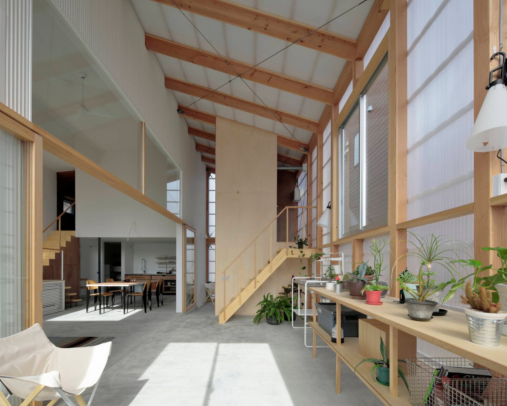 Yêu thích làm vườn nên gia chủ đã dành riêng 1 khối nhà để trồng cây