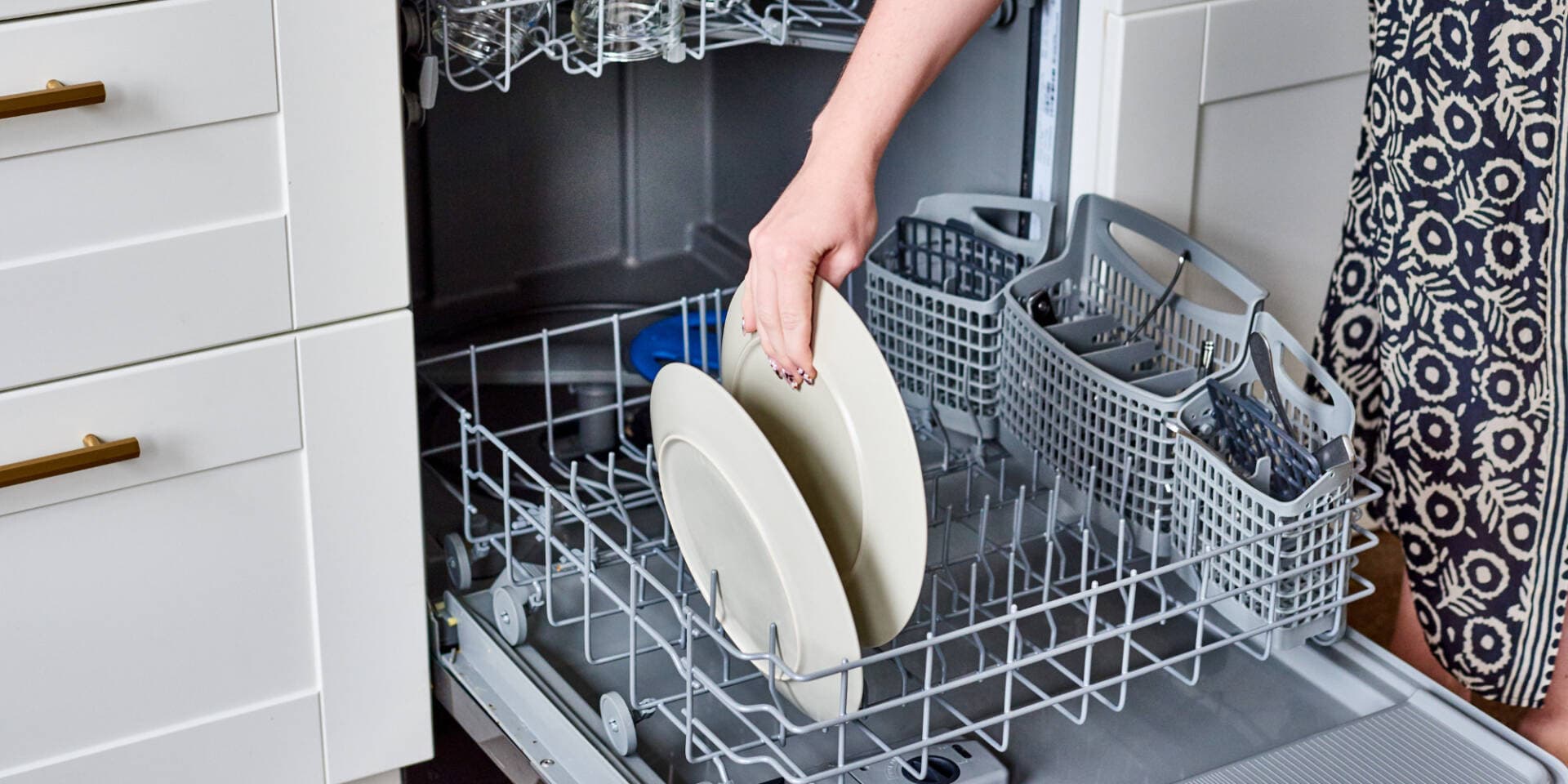 Tại sao máy rửa bát cần dùng muối chuyên dụng?