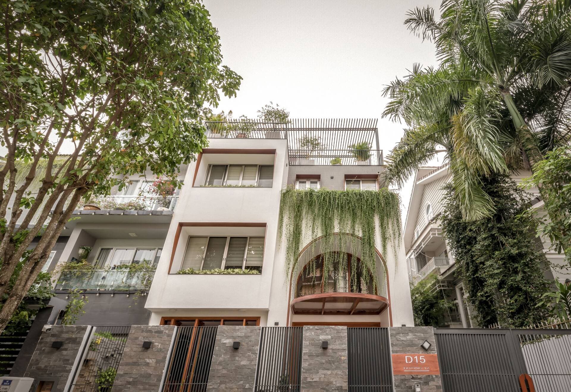 Villa D15 biệt thự cũ ở Quận 7 lột xác nhờ cải tạo mặt đứng và sân vườn