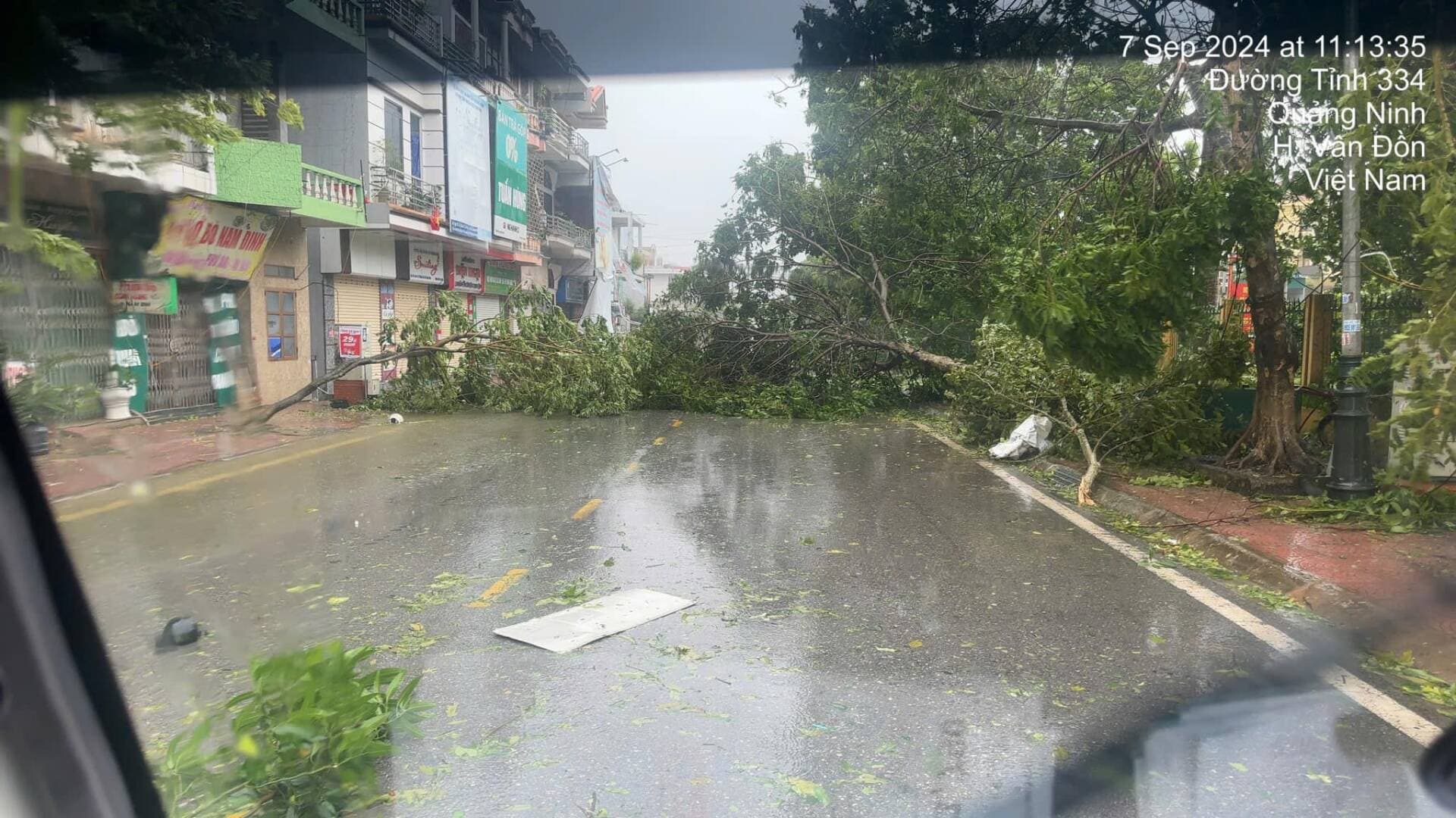 Những điều tuyệt đối không được làm trong tâm bão: Cập nhật bão Yagi (bão số 3) mới nhất