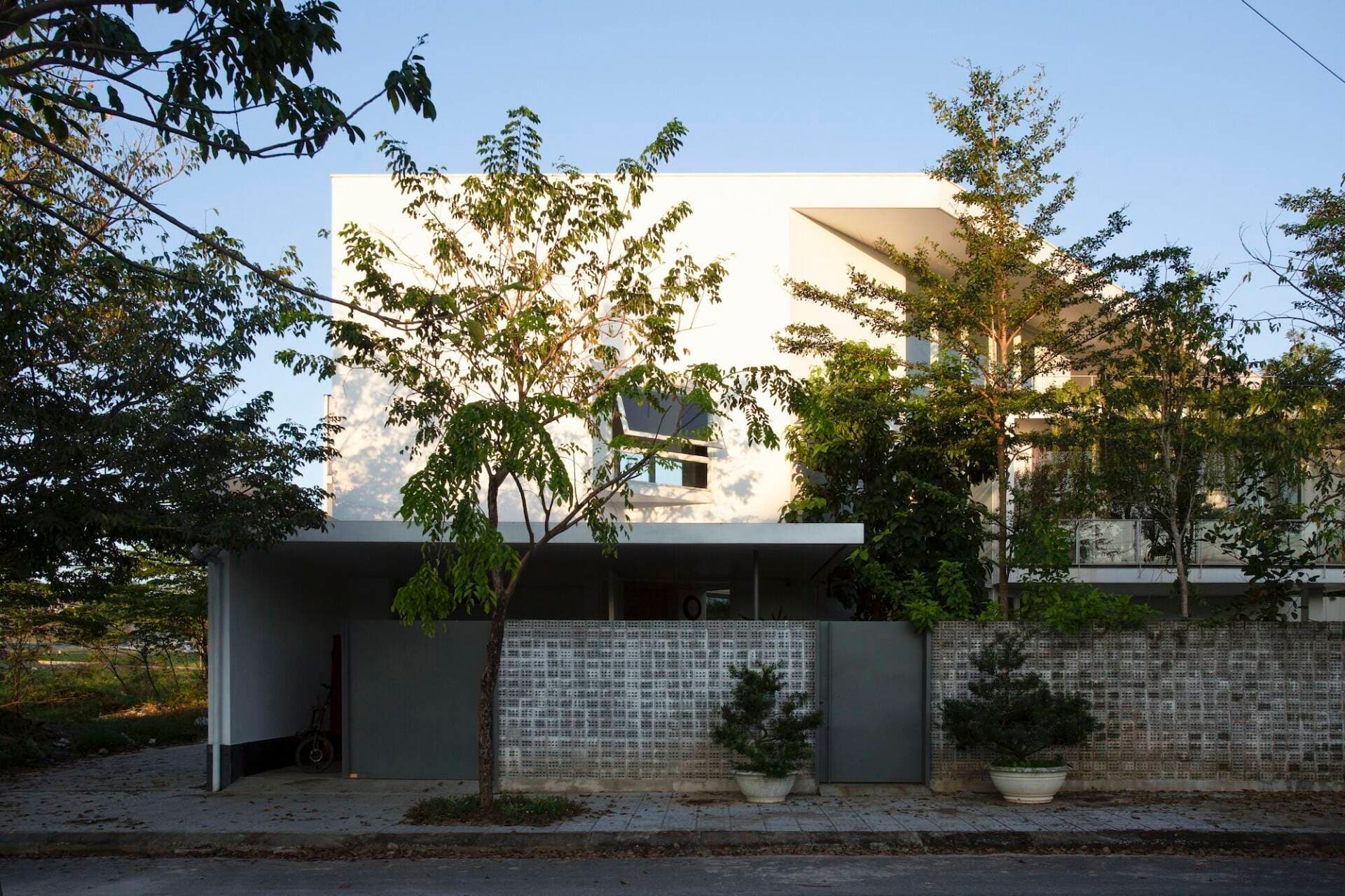 House in Bàu Vá: Thiết kế xoay 45 độ - Tối ưu không gian và kết nối với thiên nhiên