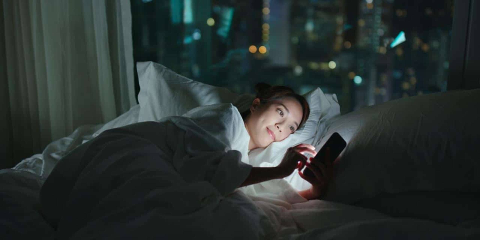 Đừng để 4 thứ này trong phòng ngủ nếu bạn không muốn thức nguyên đêm