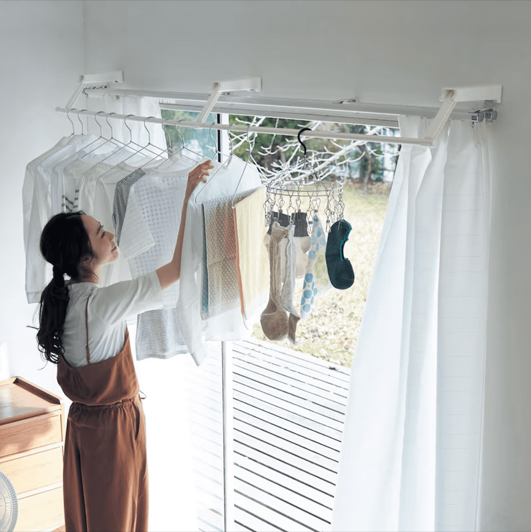 Phơi quần áo mùa nồm: Chỉ cần thay đổi vị trí, quần áo khô nhanh bất ngờ!