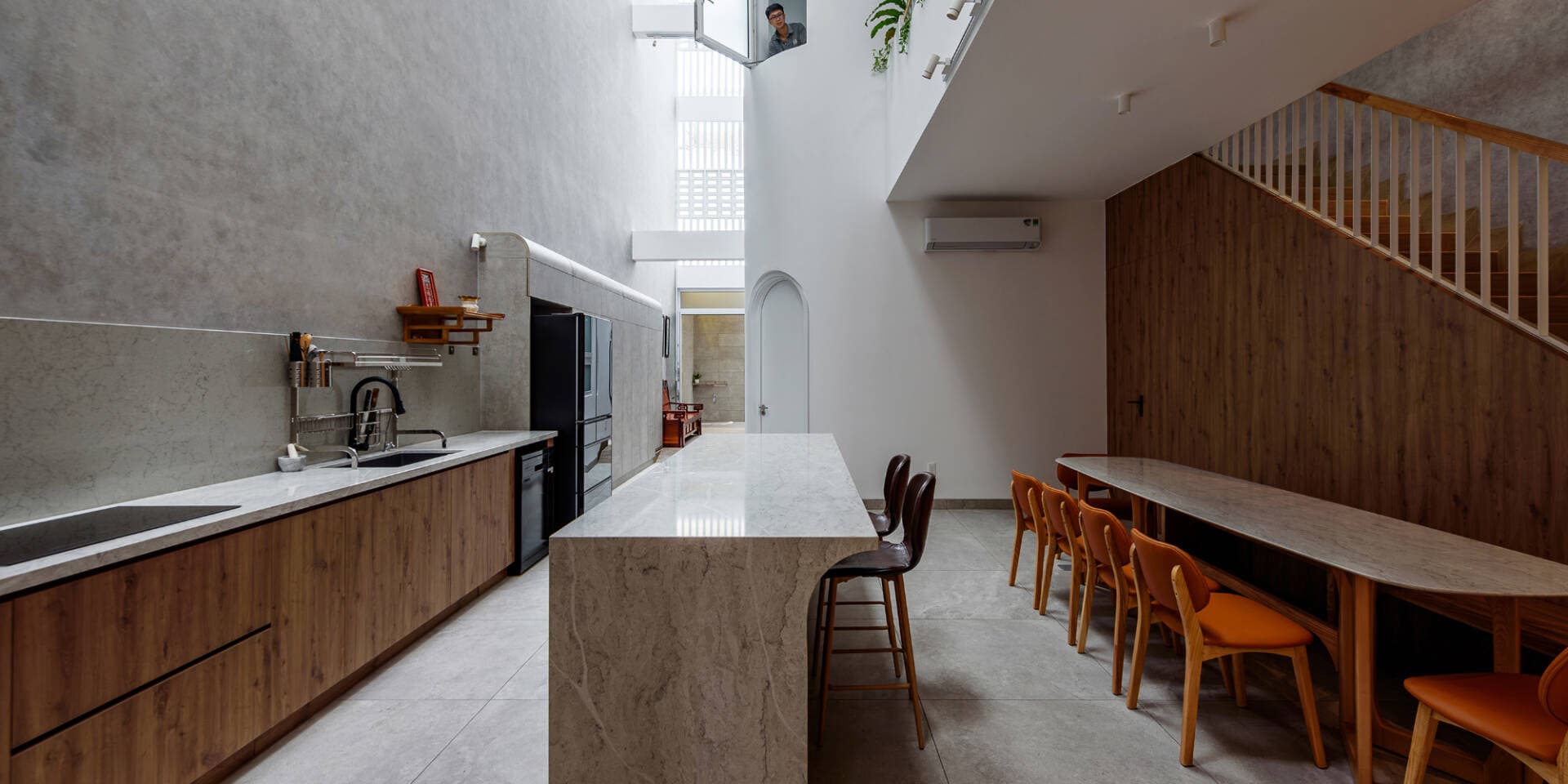 Dinh House: Khúc ca nhẹ nhàng về mái ấm tuổi già giữa phố quen