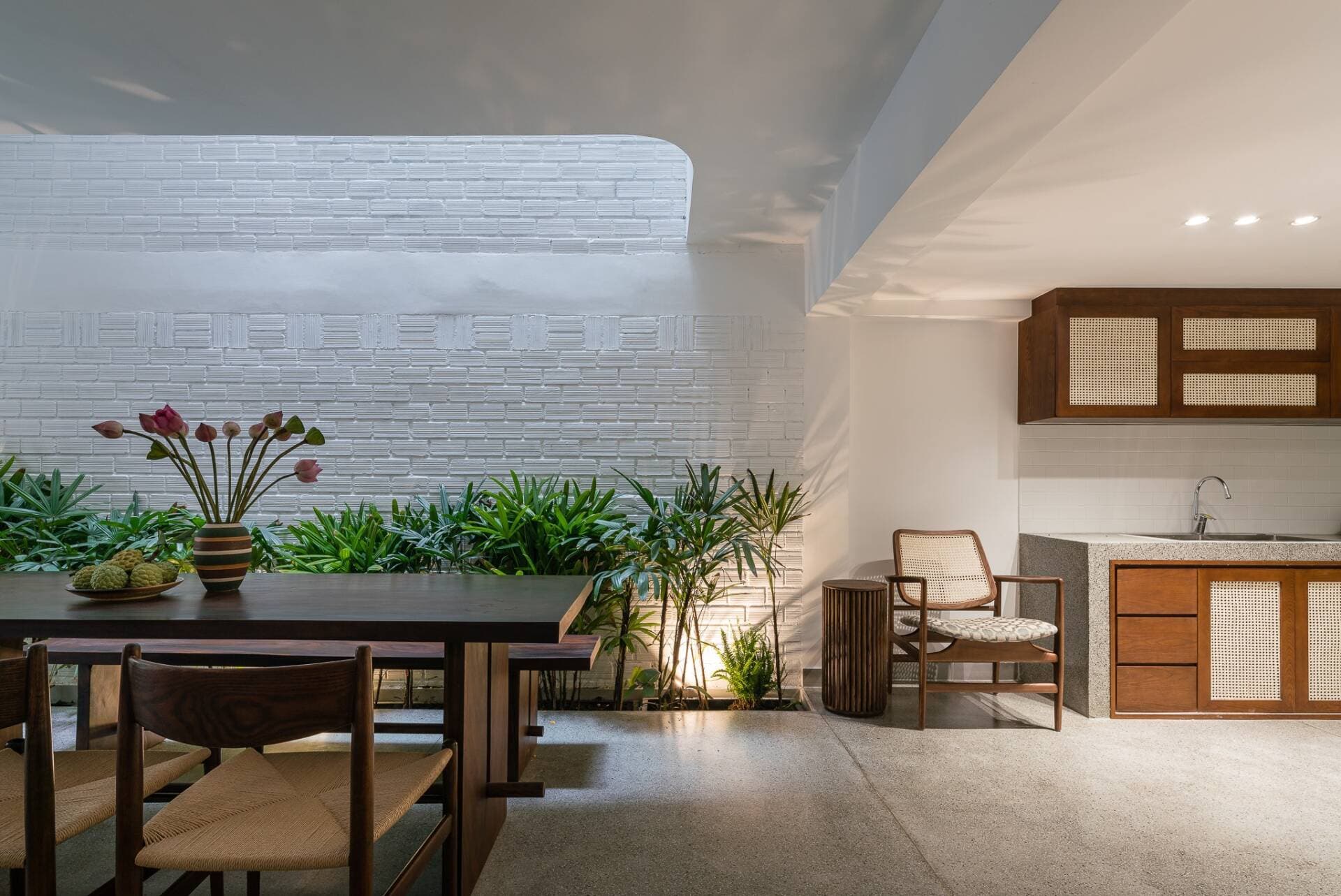 Cải tạo nhà phố 70m2 phong cách Đông Dương với mái vòm, giếng trời và nội thất đậm chất Á Đông