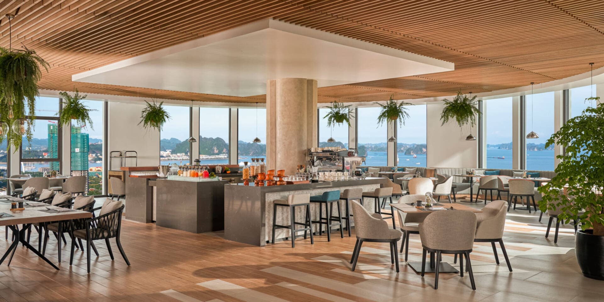 Check-in The Yacht by DC: Khách sạn tựa như du thuyền giữa vịnh Hạ Long