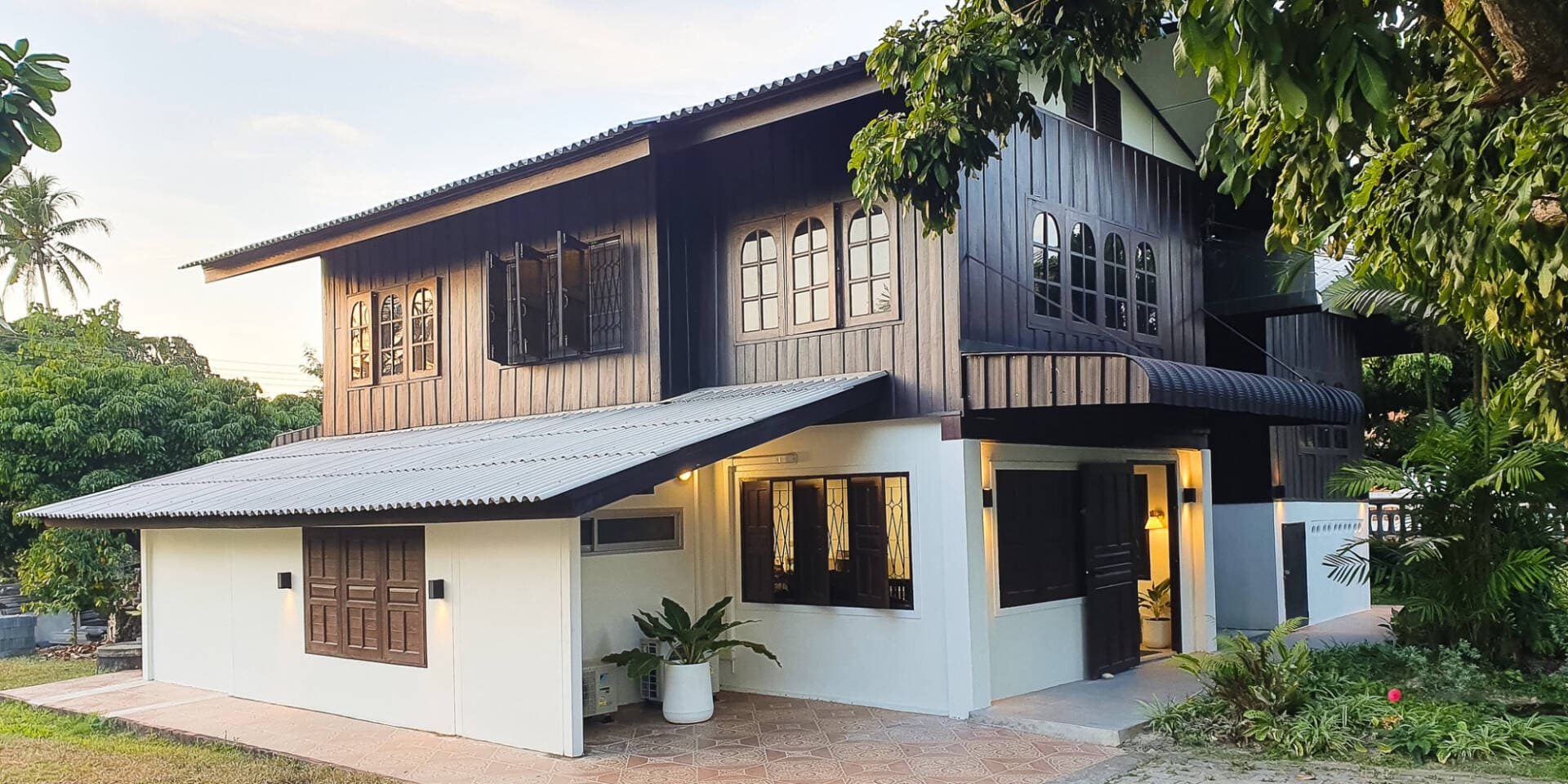 Hồi sinh nhà gỗ truyền thống thành không gian 2 tầng hiện đại, bền vững