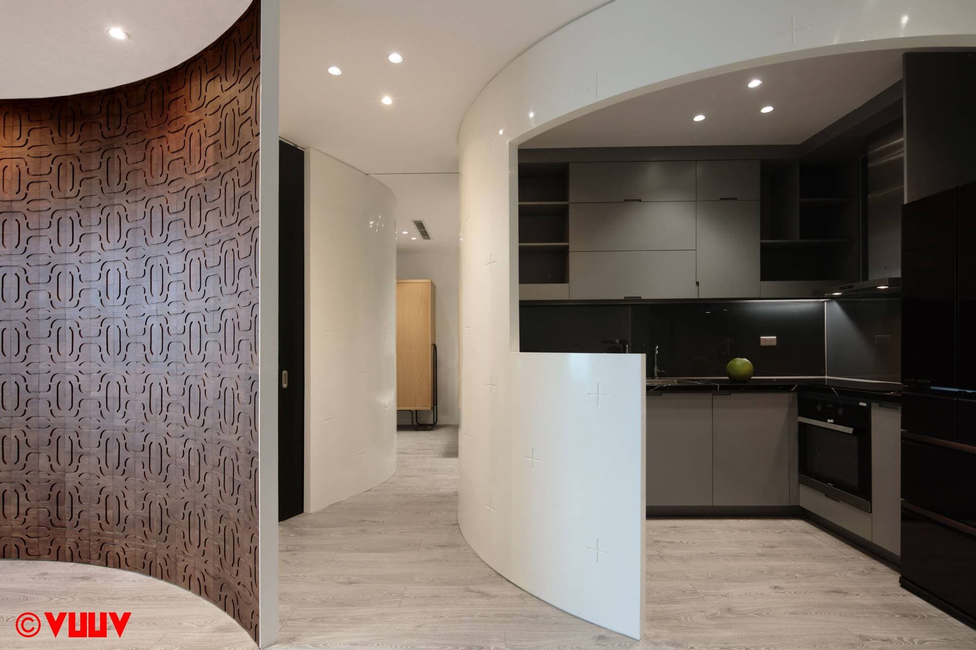 Những bức tường cong mang lại sự tiện nghi và thông thoáng cho căn hộ 70m2 - Cầu Giấy Apartment
