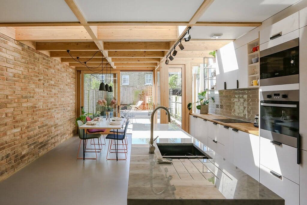 Trải nghiệm thú vị với ngôi nhà nhỏ chỉ 50m2, có phòng ăn nối liền vườn vô cùng độc đáo