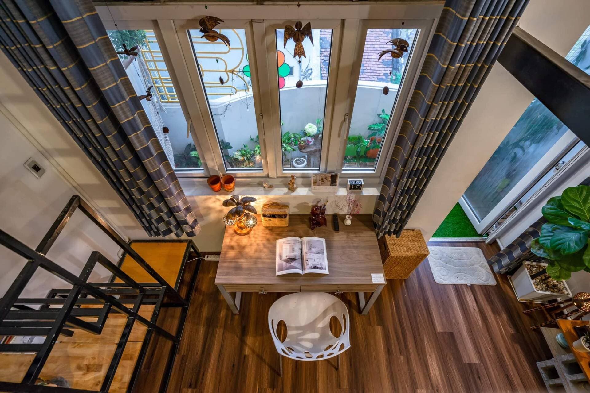 Biến phòng ngủ 28m2 thành căn hộ thông tầng, nâng diện tích sử dụng lên 38m2