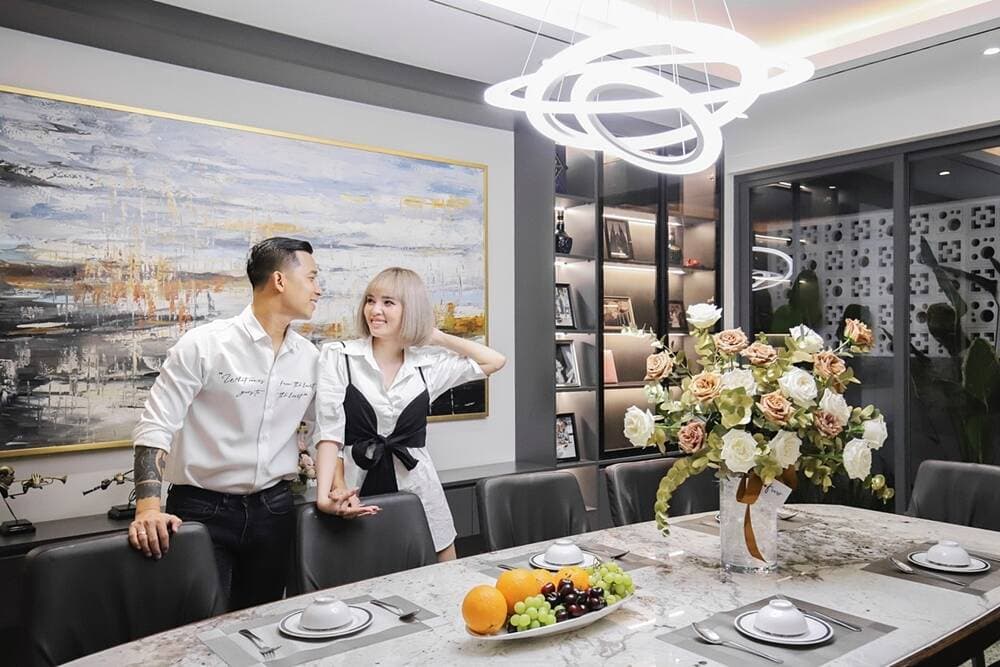 Cận cảnh “dinh cơ” hiện đại, sang chảnh hơn 1.000m2 tại quận Phú Nhuận của vợ chồng ca sĩ Lê Hoàng