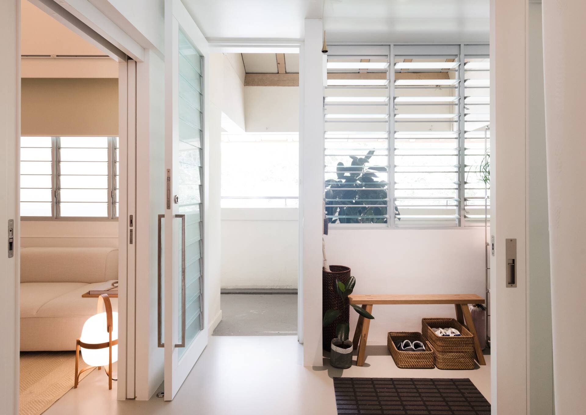 Cải tạo căn hộ micro-flat tại Singapore để kết nối với hàng xóm và hành lang bên ngoài