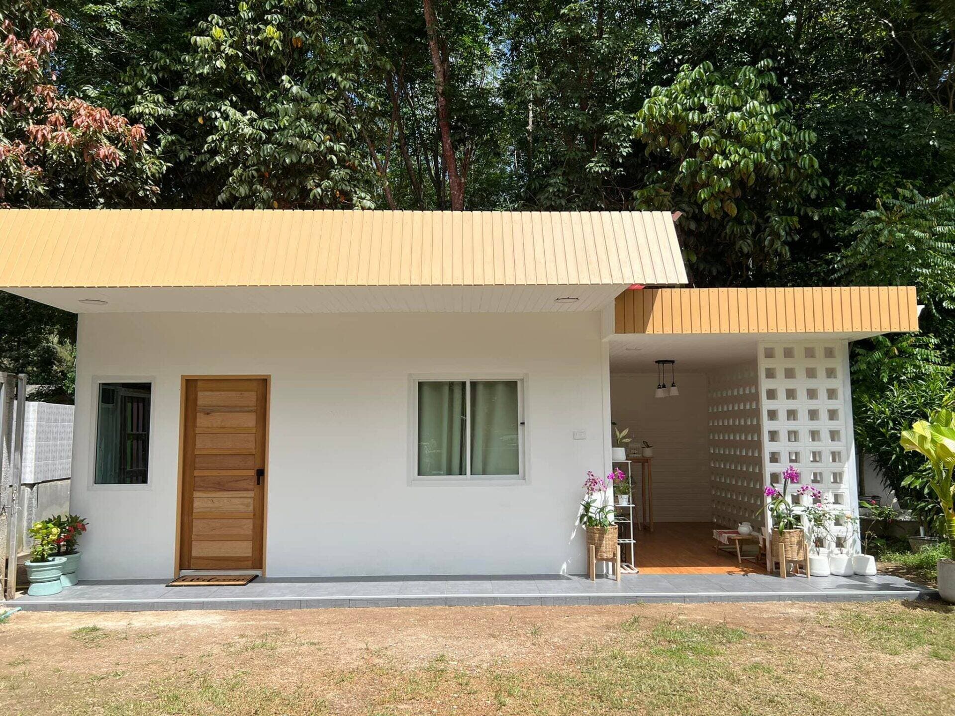 Có bố làm thợ cơ khí, cô gái chỉ tốn 163 triệu đồng để cải tạo ngôi nhà 1 tầng tối giản