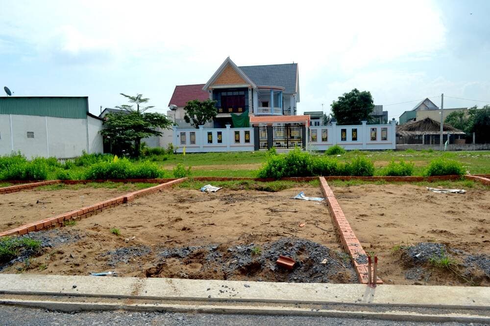 Bài học đắt giá của vợ chồng tôi sau 4 lần mua đất ngoại thành