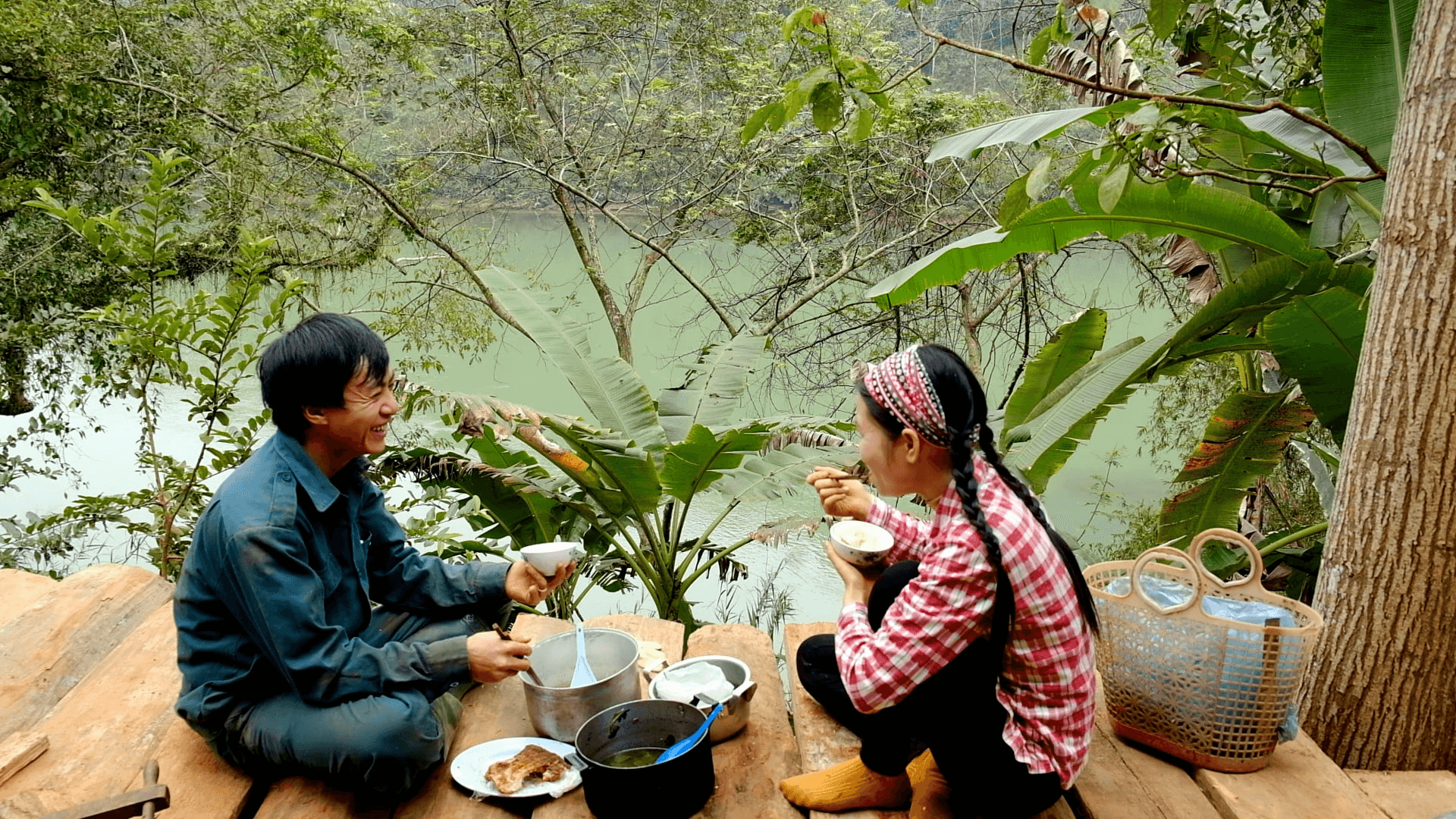 Bỏ việc lương hàng chục triệu/tháng, chàng trai rời Hà Nội lên Hà Giang sống, dựng lều ở vẫn vui