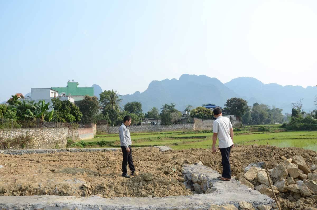Luật sư tư vấn: Cách xử lý khi bị chủ cũ cản trở không cho sử dụng đất đã sở hữu