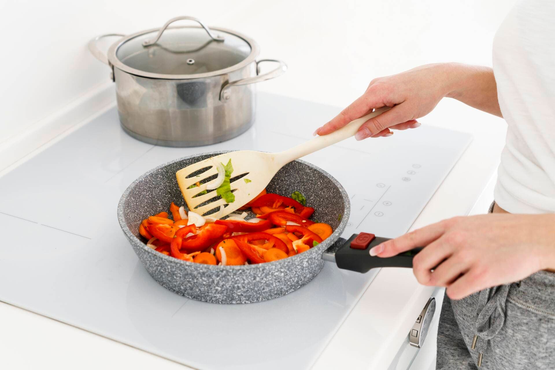 7 sai lầm khi sử dụng bếp từ khiến bếp giảm tuổi thọ và nhanh hỏng