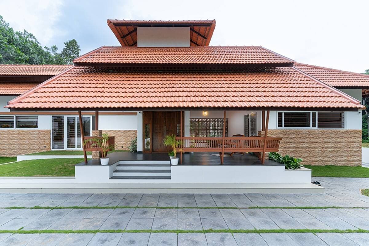Nhà 1 tầng ở quê thiết kế mái chồng mái giúp thông gió và giảm nhiệt