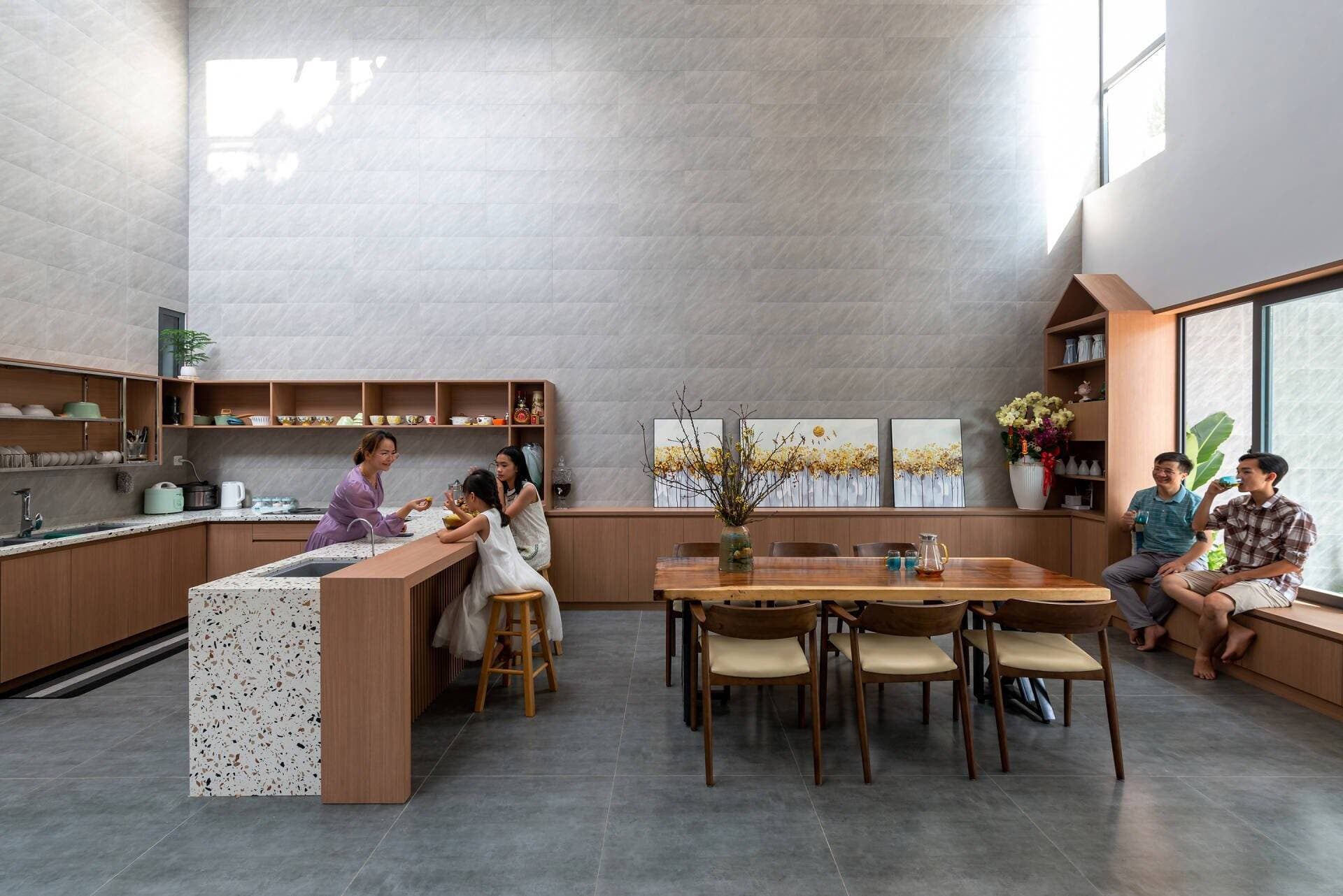 Gather House thiết kế “tối ưu giao tiếp” để gắn kết tình cảm gia đình 5 người