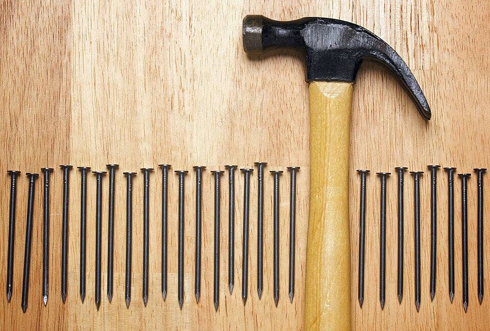 Hướng dẫn chi tiết cách khoan tường không cần máy khoan tại nhà