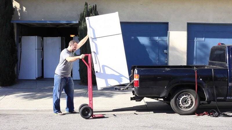 Hướng dẫn vận chuyển tủ lạnh đúng cách lúc mới mua về hoặc di dời chỗ khác