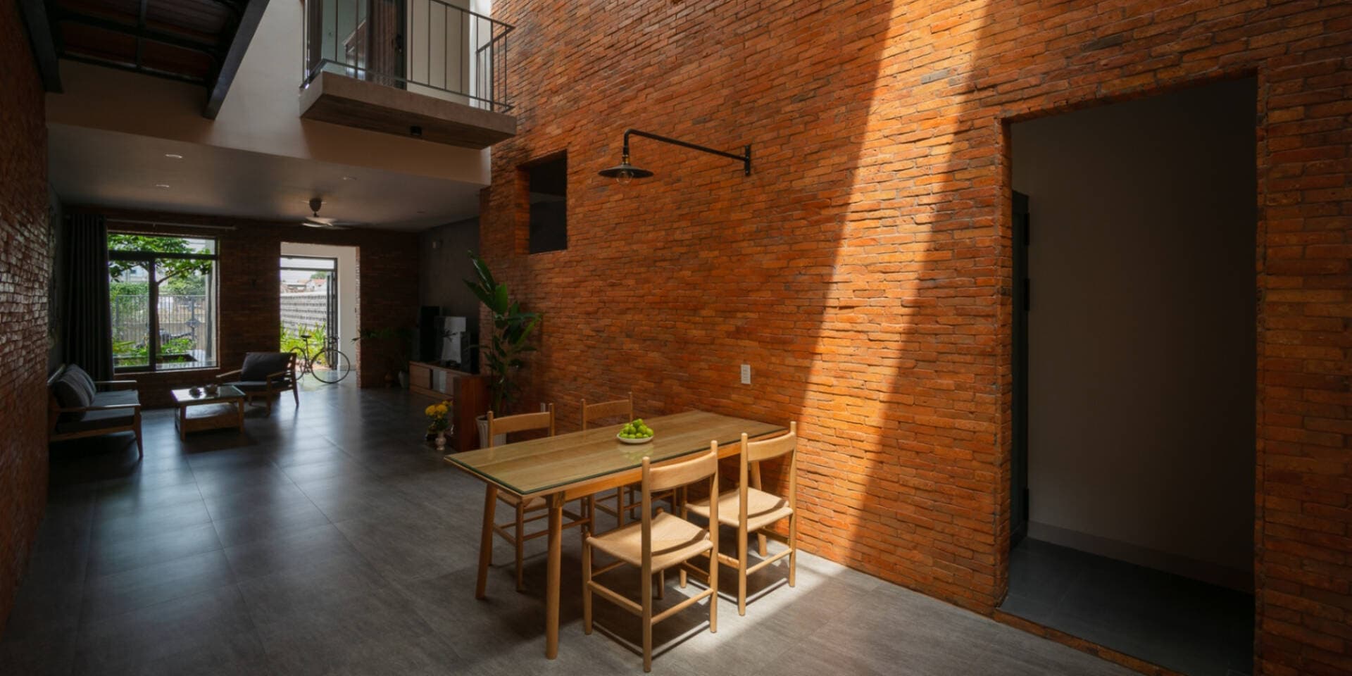 Bibi House - Nhà 2 tầng kỹ sư phần mềm dành tặng mẹ và em gái