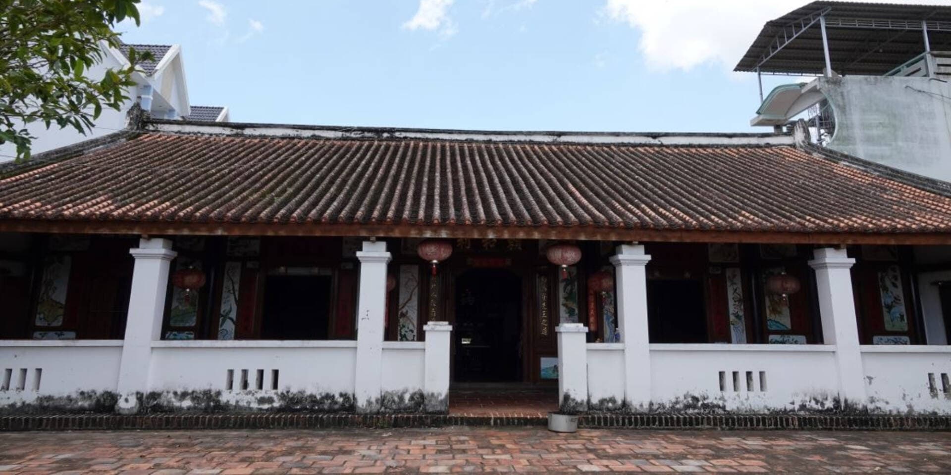 Nhà gỗ 5 gian gần 100 năm tuổi xây toàn bằng gỗ quý ở Sóc Trăng