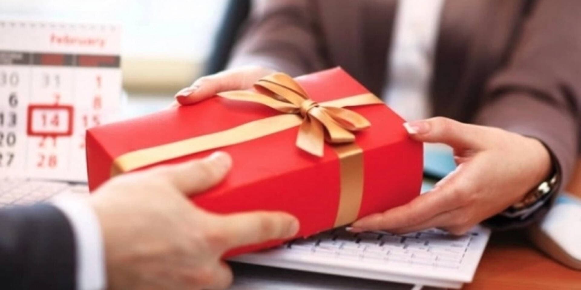 8 nguyên tắc tặng quà Tết cho sếp: Nghệ thuật thể hiện lòng tri ân đầy tinh tế