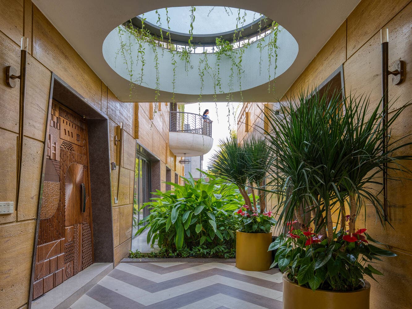 Fort House: Thiết kế ấn tượng như một pháo đài với hai mặt tiền trái ngược