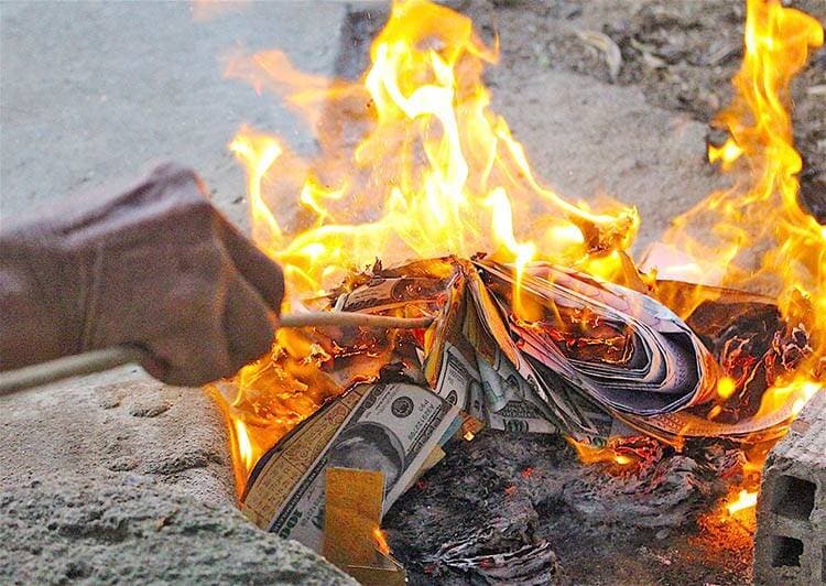 Cách hóa vàng đúng chuẩn và những điều kiêng kỵ cần tránh trong phong tục Việt