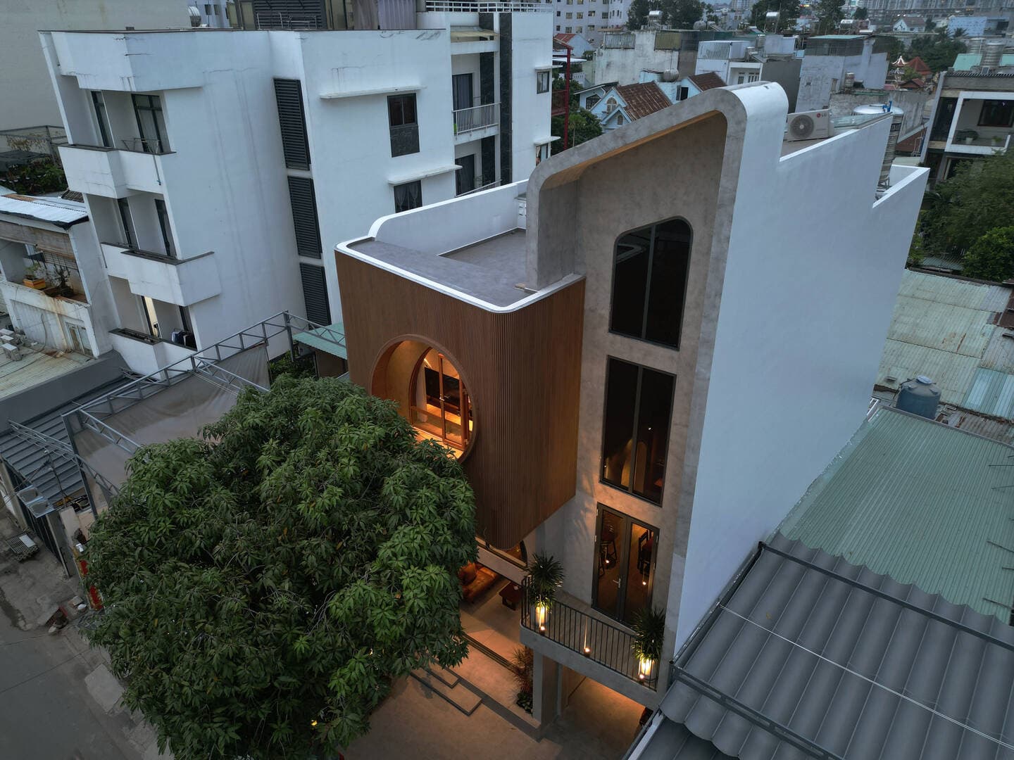 Vesp House – Ngôi nhà lấy cảm hứng từ Vespa cổ với không gian mở gắn kết gia đình