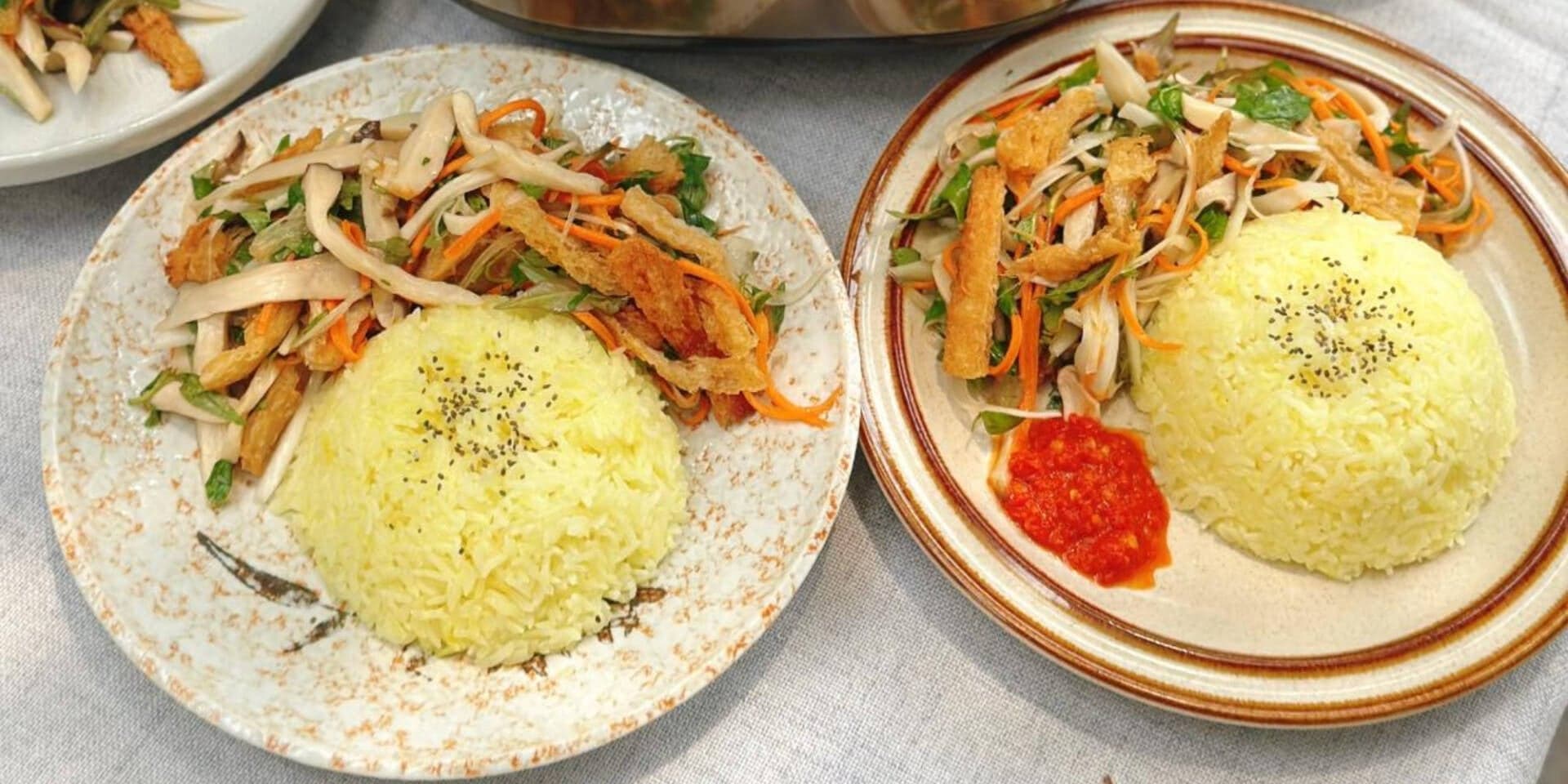 Công thức làm cơm gà chay bằng nồi cơm điện đơn giản ai ăn cũng dễ ghiền