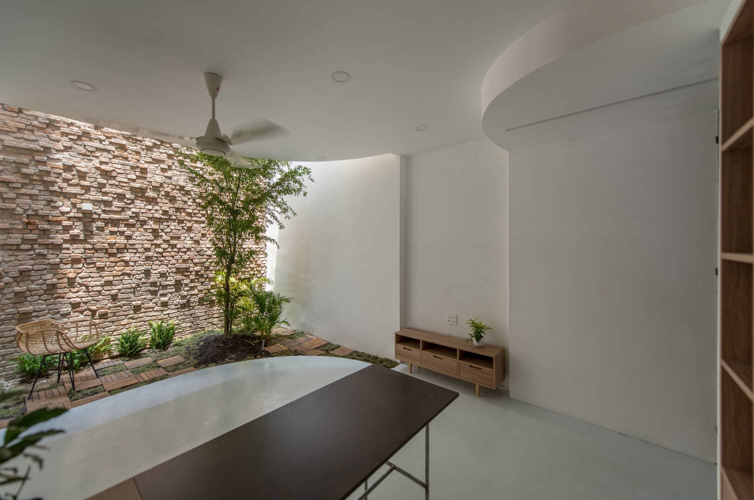 Chọn vật liệu hoàn thiện nhà thế nào để vừa đẹp vừa dễ vệ sinh?
