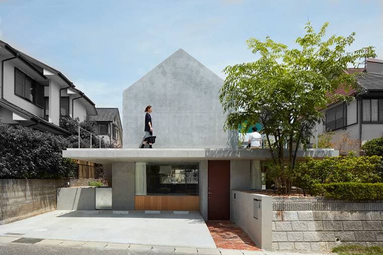 Floating Hut, ngôi nhà có khoảng sân thượng rộng mênh mông và gần như không có sàn ngăn 2 tầng