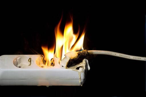 8 vật dụng quen thuộc trong nhà tiềm ẩn nguy cơ cháy nổ cao, nên đặc biệt lưu ý trong mùa khô hanh
