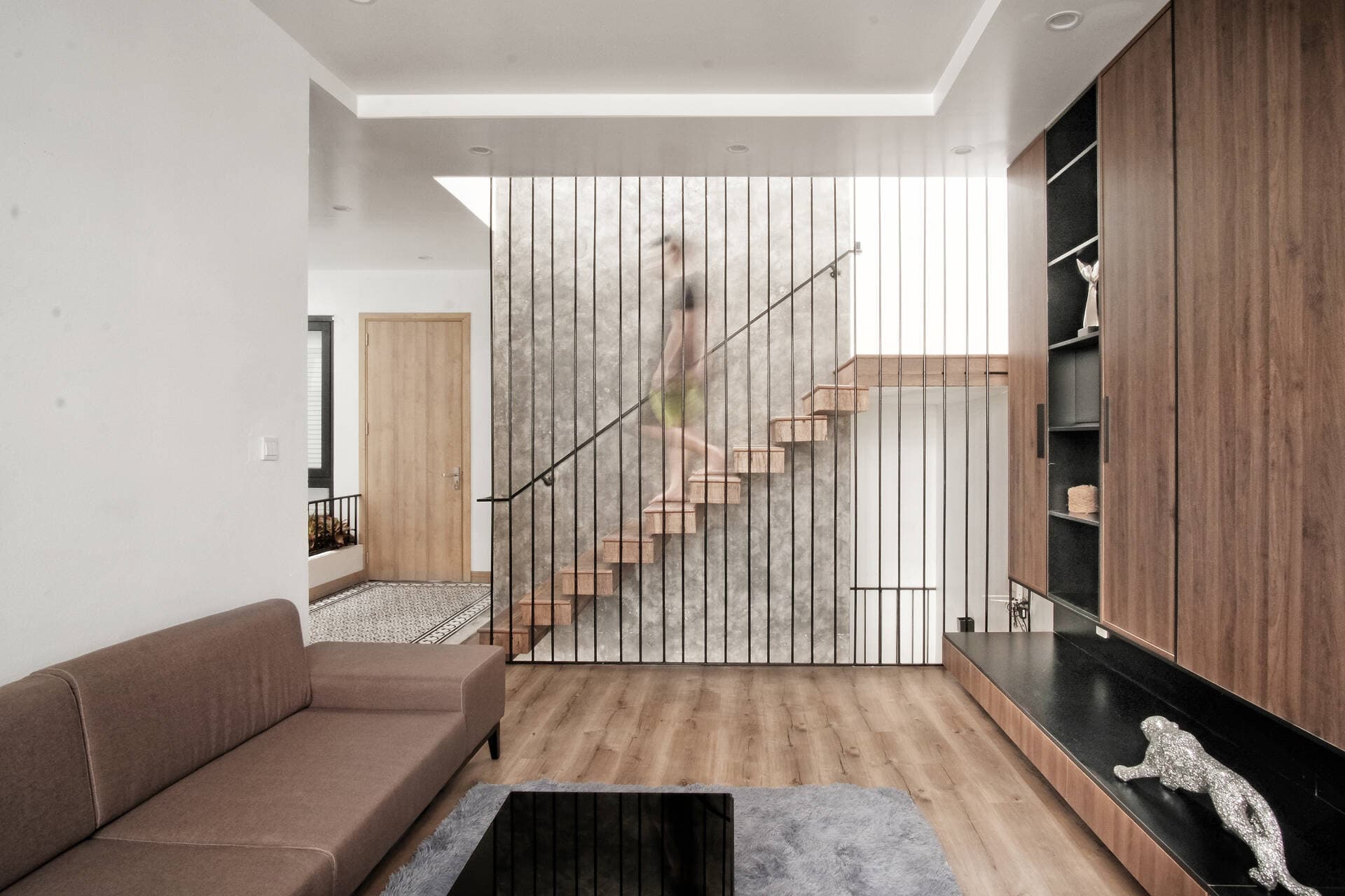Nhà hướng Tây xây cấu trúc 3 lớp để ngăn tác động xấu từ môi trường, hoàn thiện với 2,7 tỷ đồng