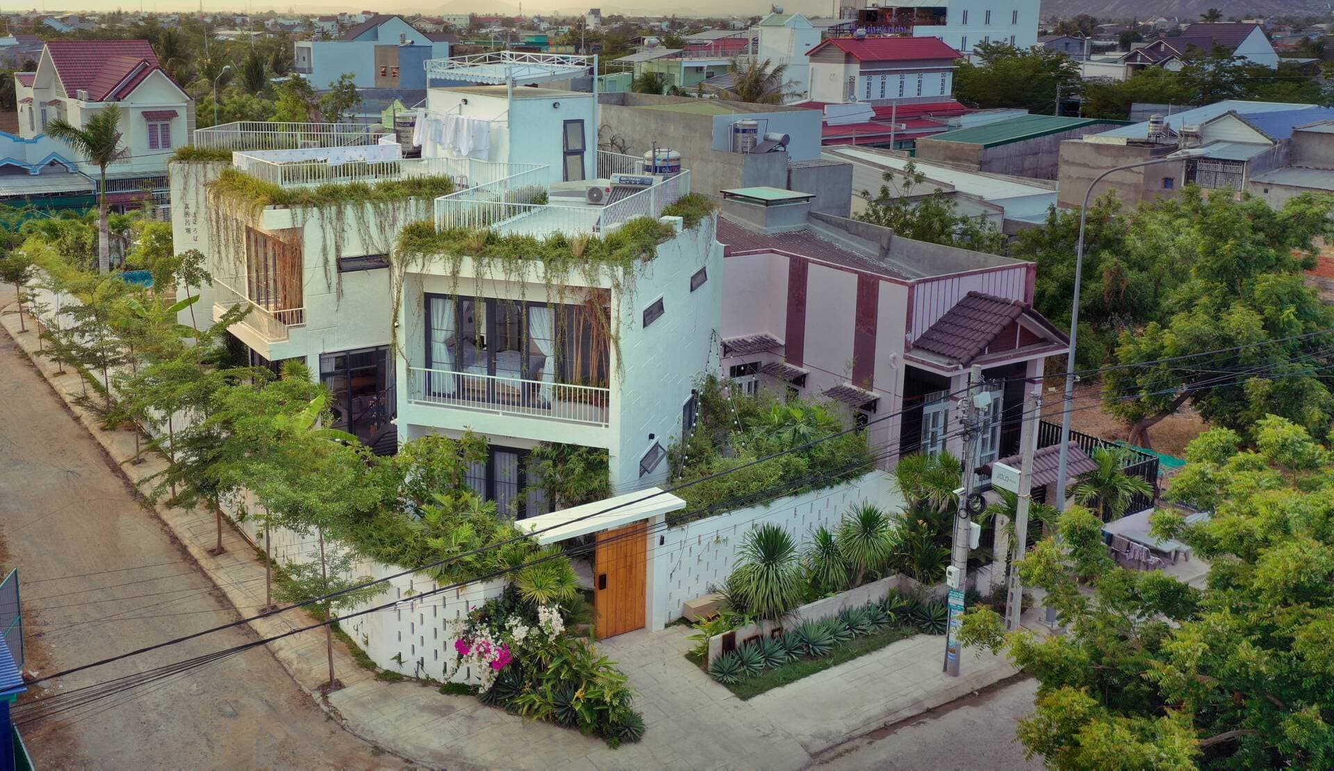 Căn villa vừa ở vừa kinh doanh, lấy cảm hứng từ con tàu vũ trụ tại Phan Rang
