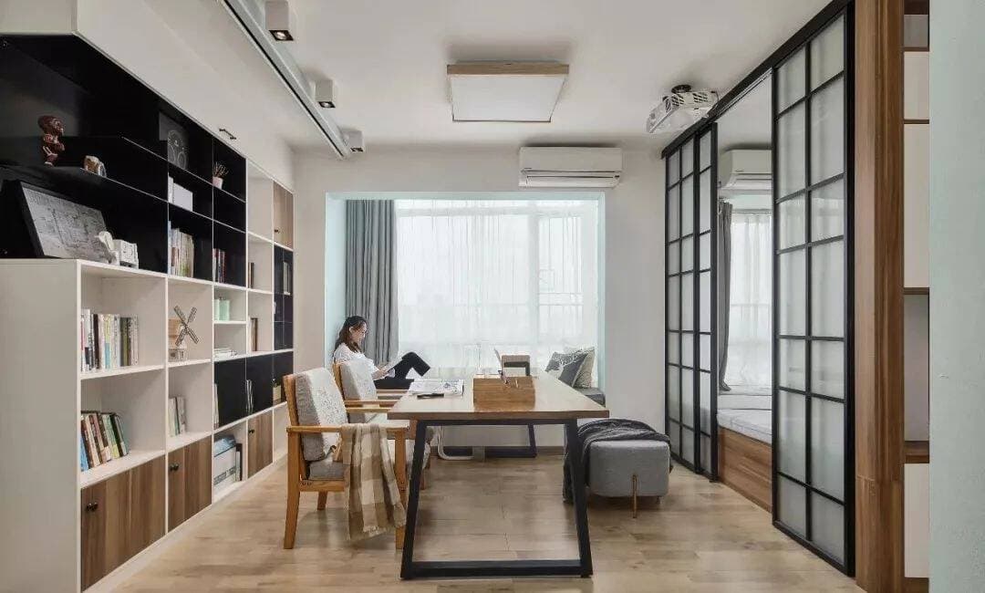 Nhờ lược bỏ phòng khách, căn hộ 54m2 có hẳn 4 phòng ngủ để đủ tiện nghi cho gia đình 4 người